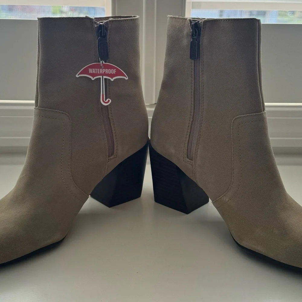 Blondo‎ Women's Sadie Ankle Boot 9.5 Taupe Suede Waterproof